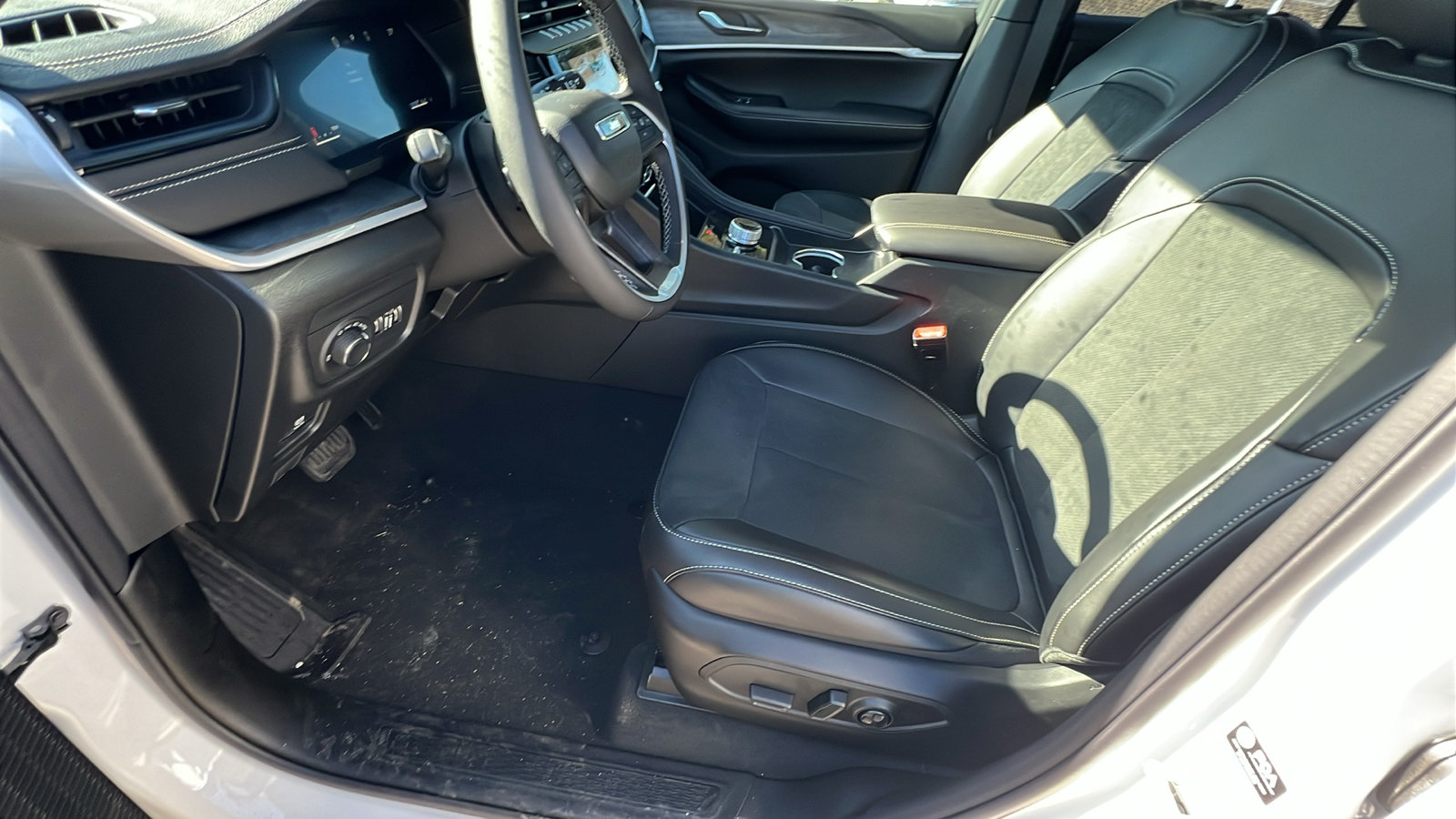 New 2026 Jeep Grand Cherokee Altitude AWD/4WD image 16