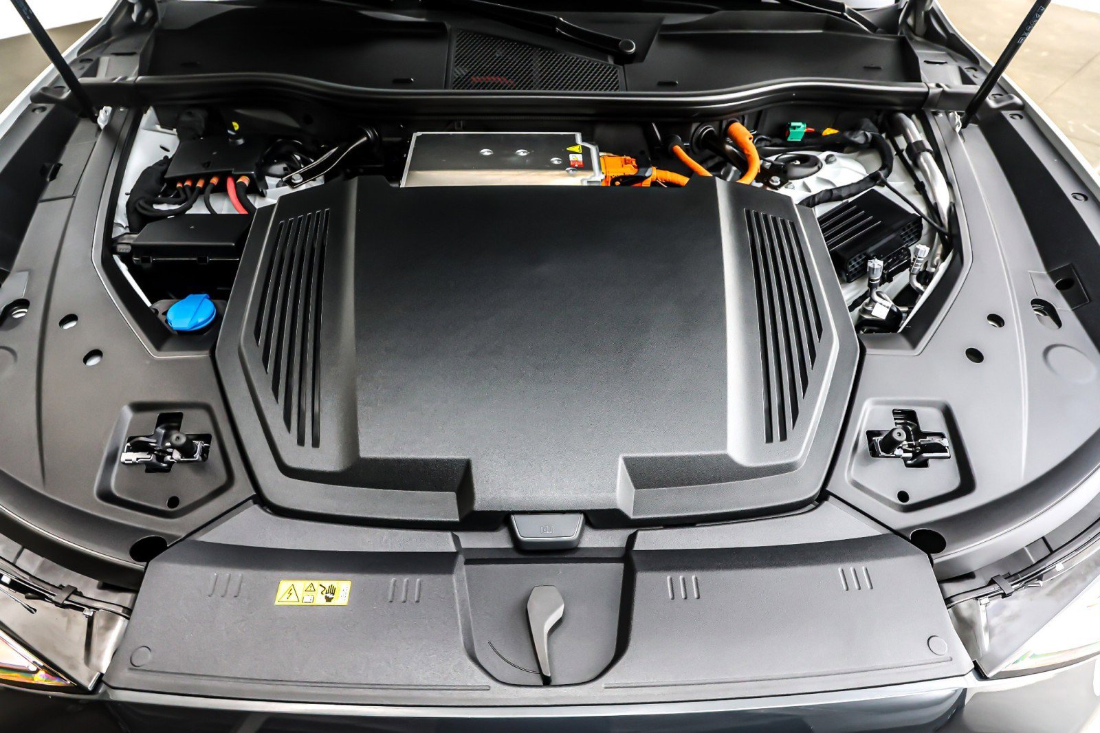 Used 2024 Audi Q8 e-tron Premium Plus w/ Premium Plus Package image 12