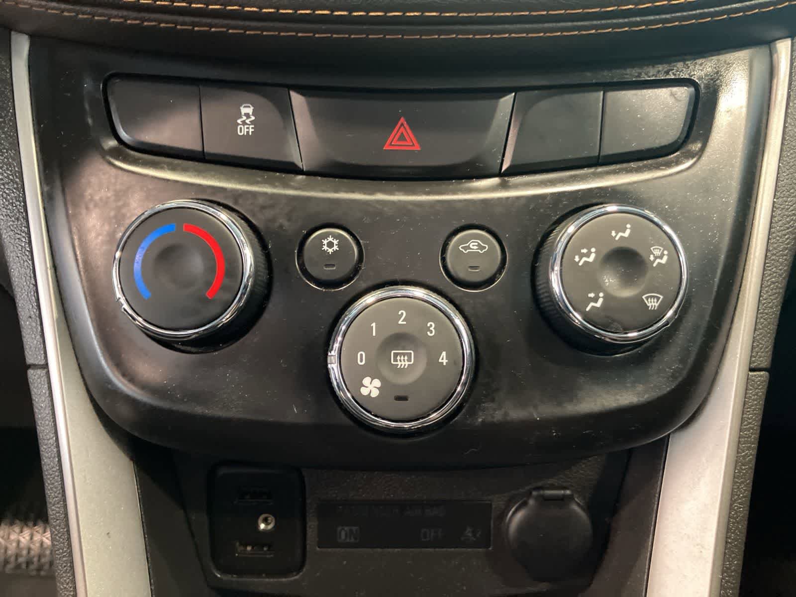 Used 2019 Chevrolet Trax LT w/ LT Convenience Package AWD/4WD image 16
