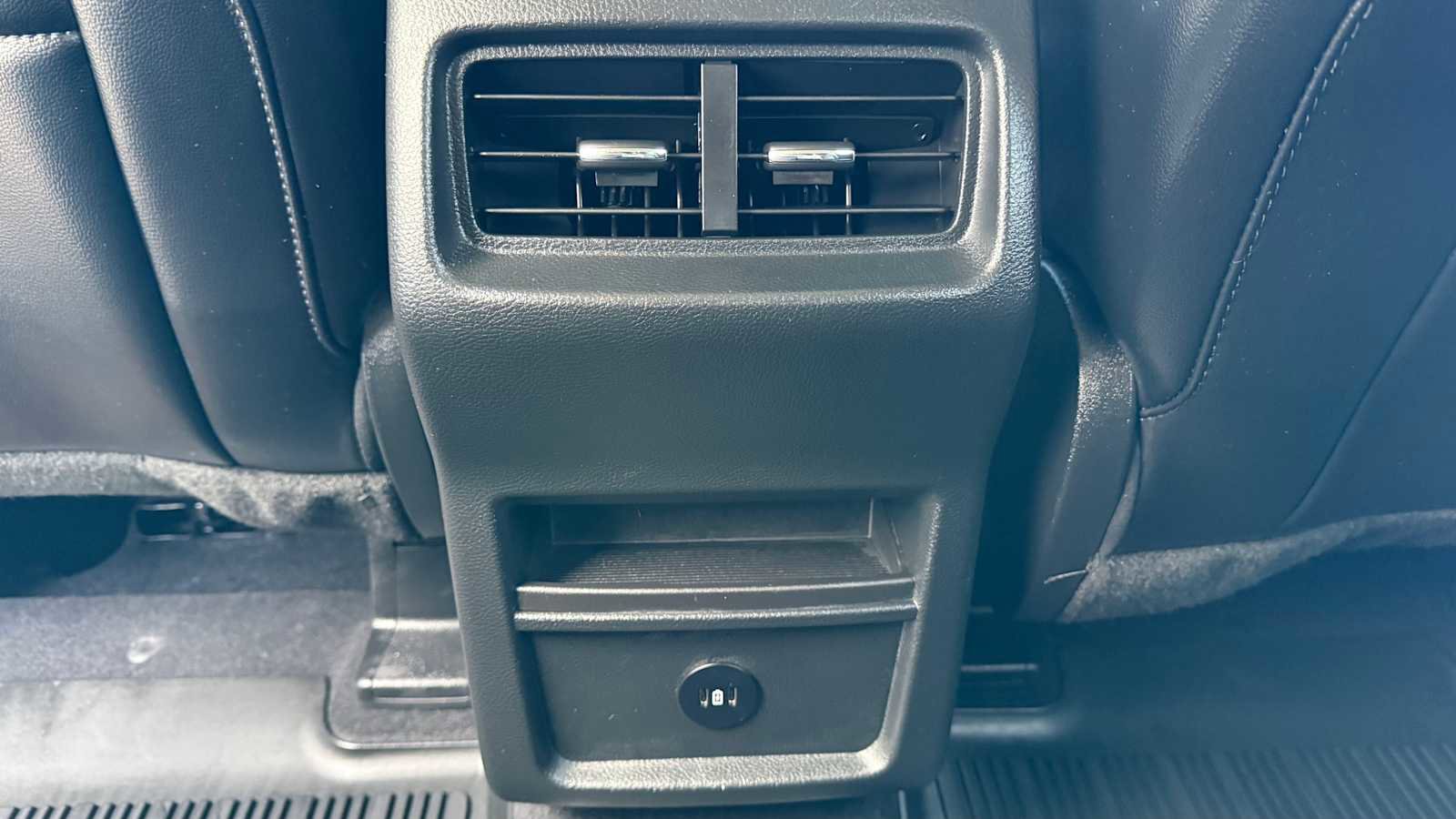 Used 2023 Ford Edge SEL image 9