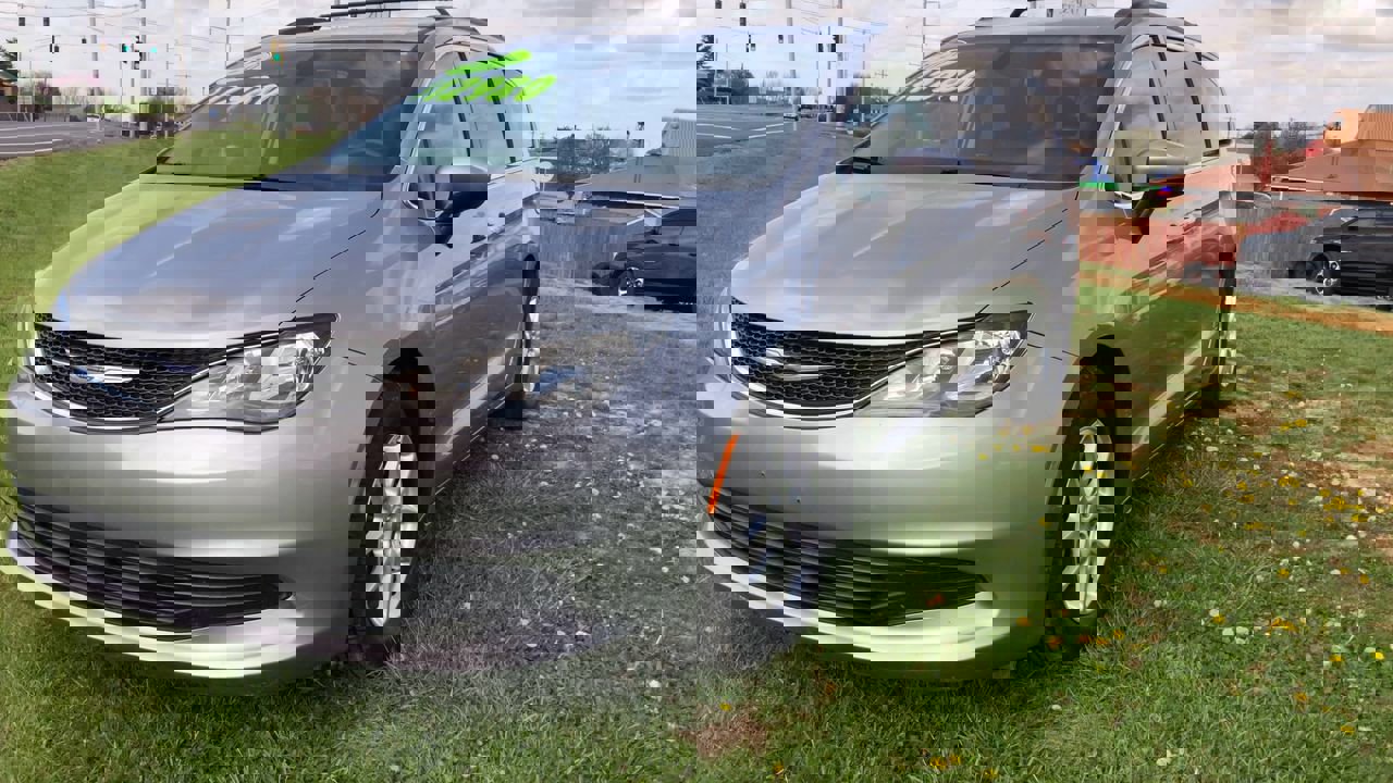 Used 2020 Chrysler Voyager Lxi image 4