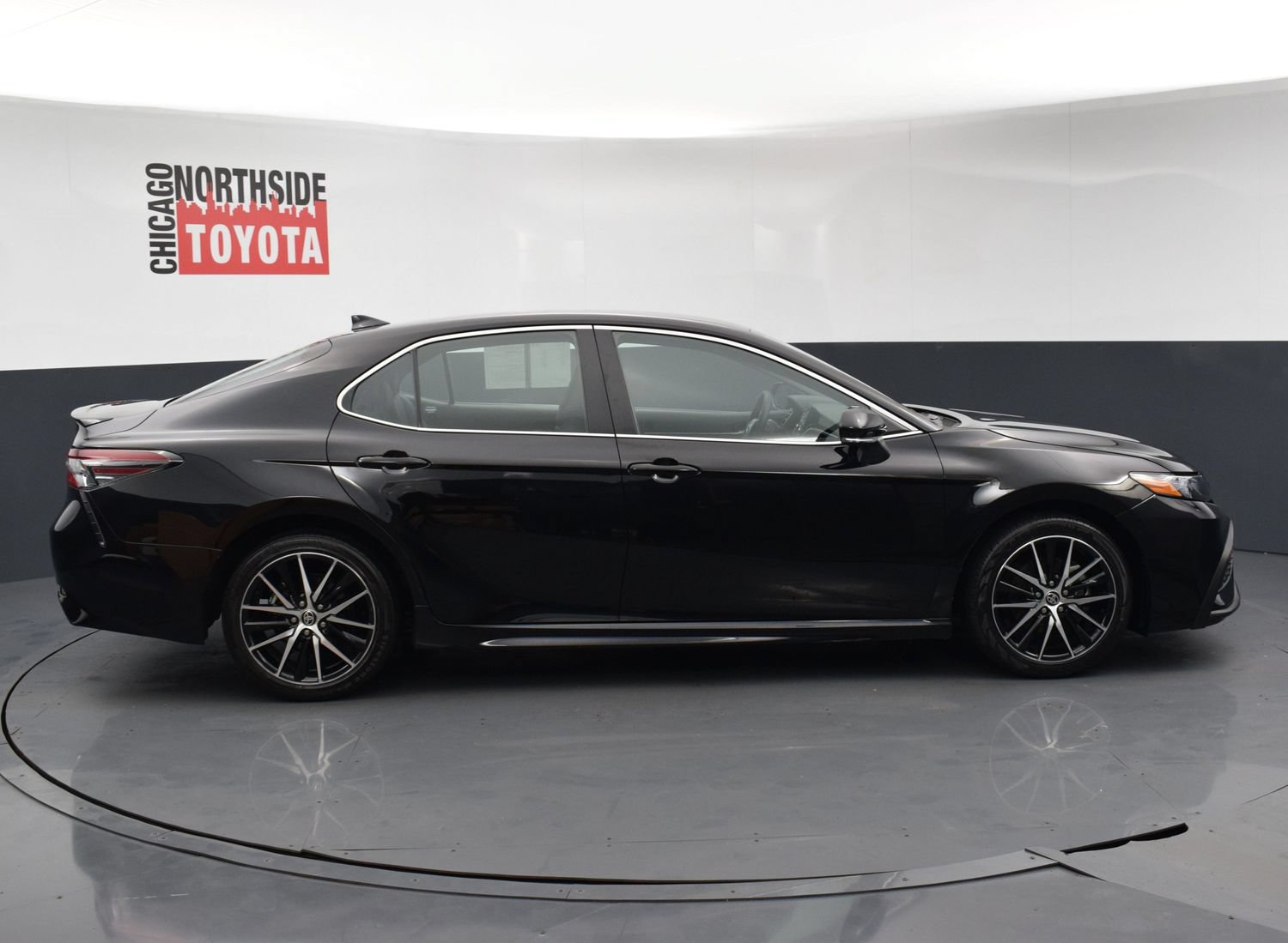 Used 2024 Toyota Camry SE AWD/4WD image 5
