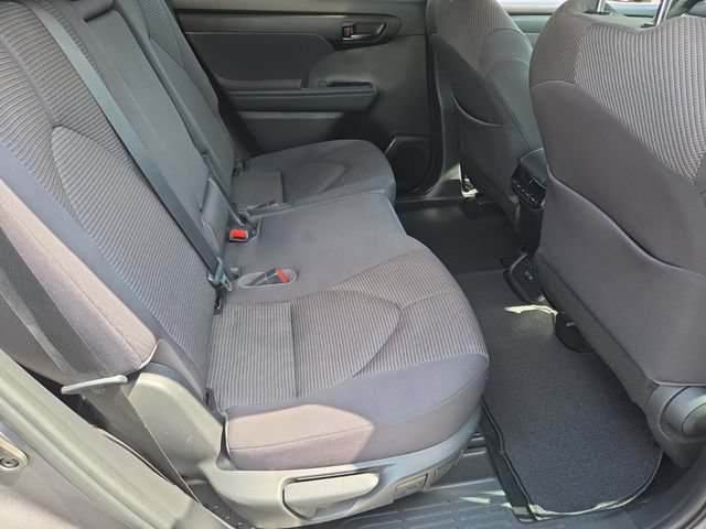 Used 2022 Toyota Highlander L FWD image 17