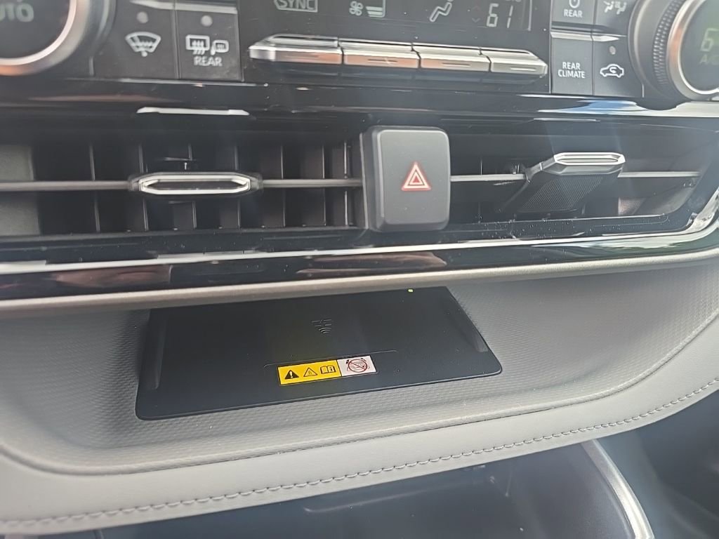 Used 2023 Toyota Highlander XLE image 18