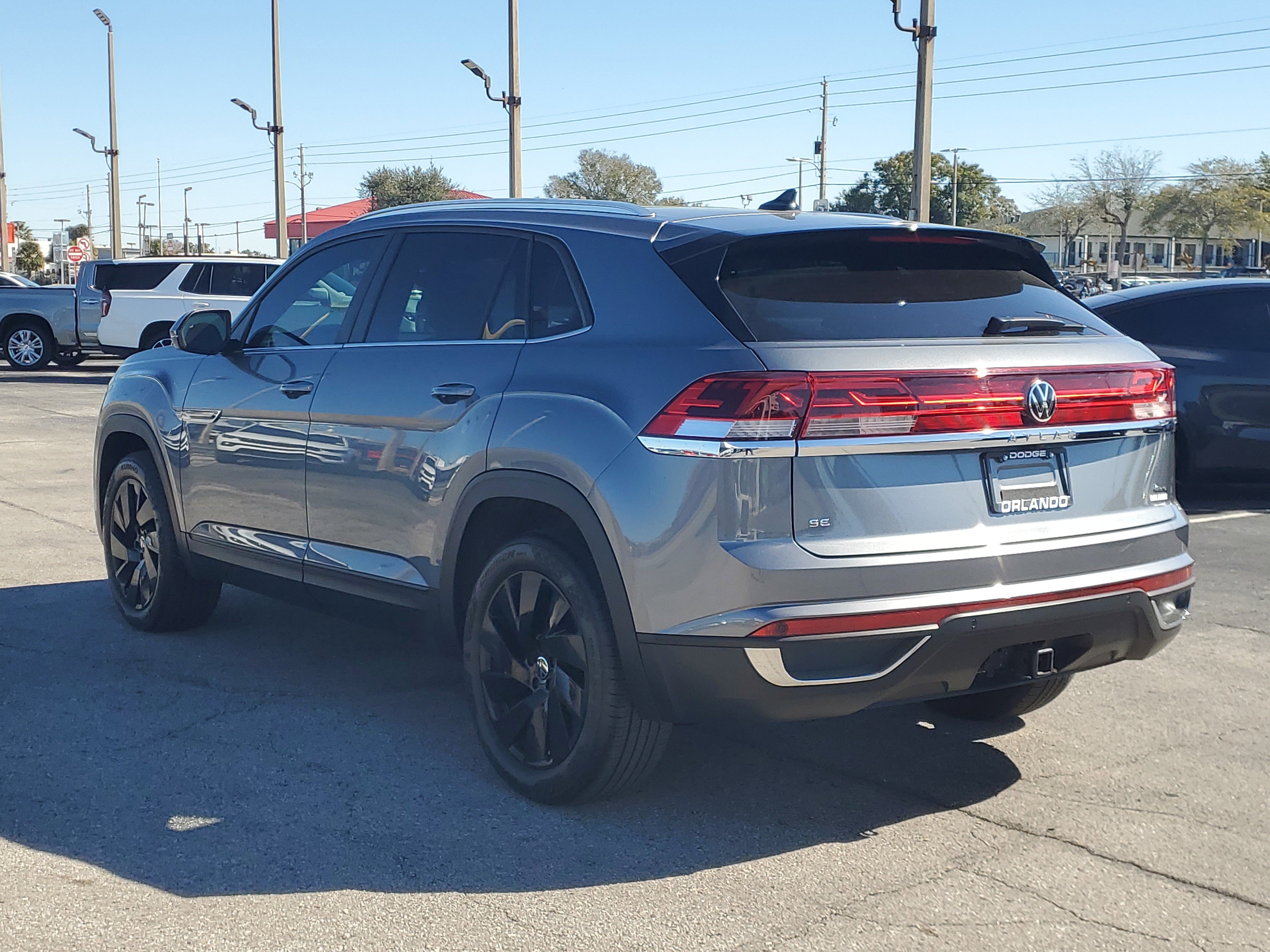 Used 2024 Volkswagen Atlas Cross Sport SE w/ Panoramic Sunroof Package image 5