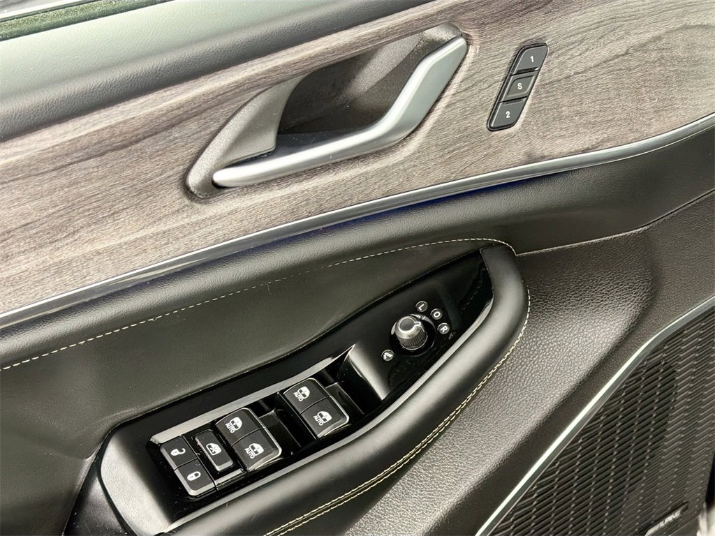 Used 2023 Jeep Grand Cherokee Overland image 17