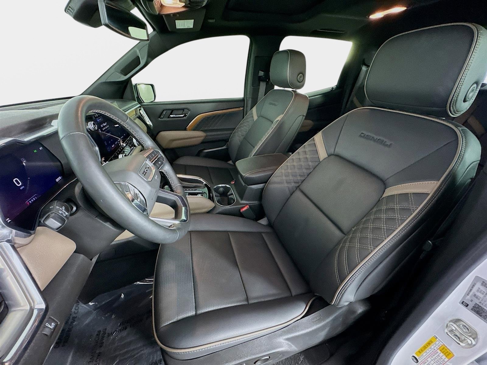 Used 2024 GMC Canyon Denali image 12