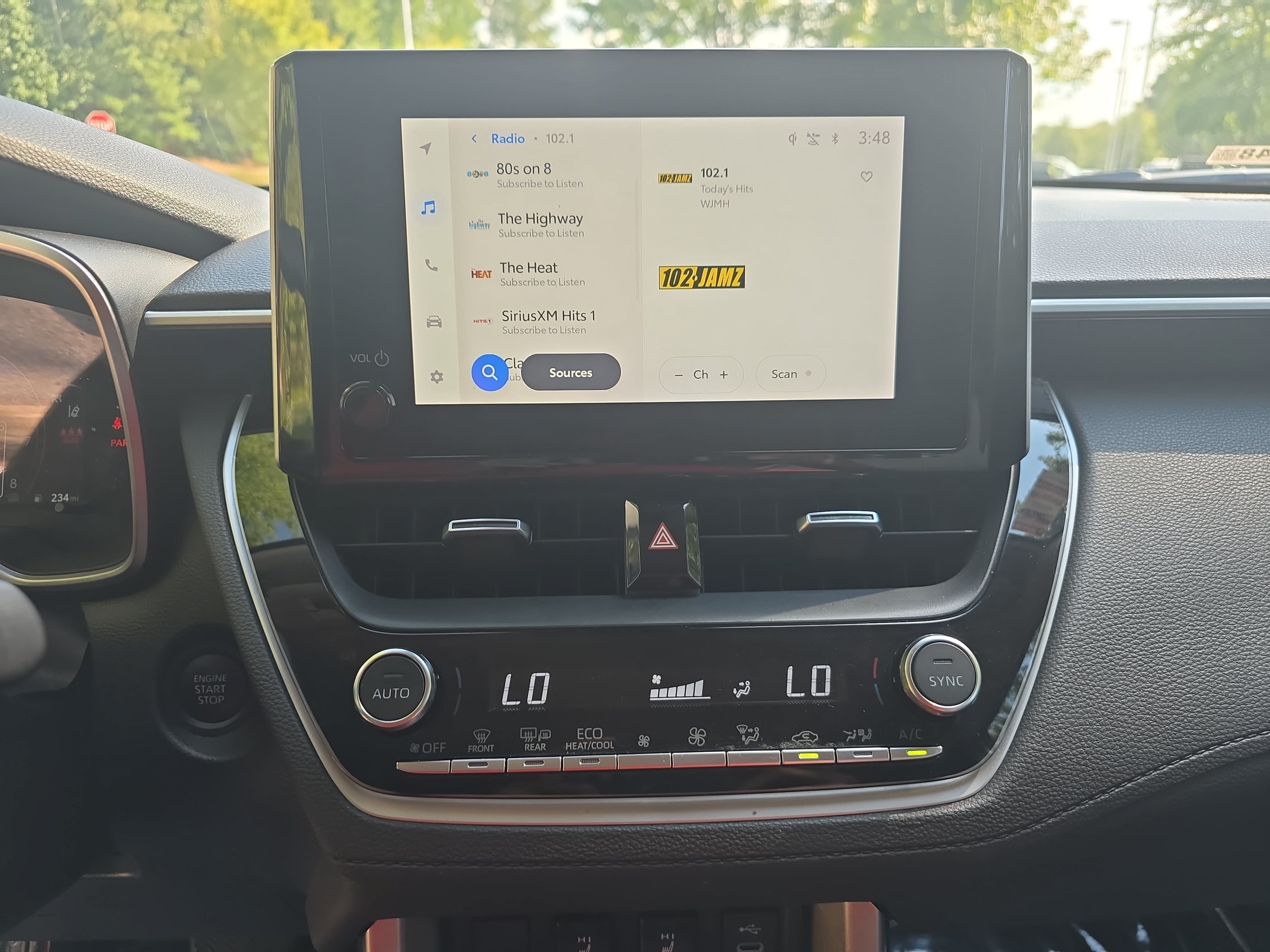 Used 2025 Toyota Corolla Cross XLE FWD image 18