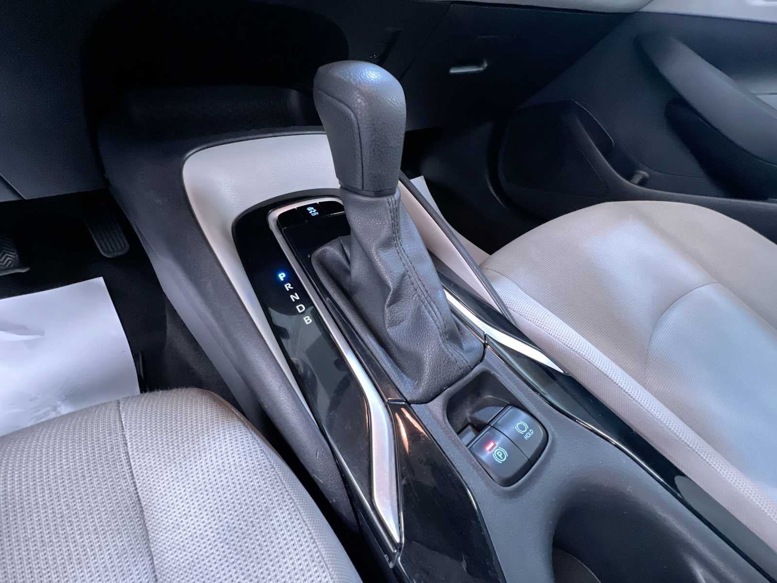 Used 2022 Toyota Corolla LE FWD image 30