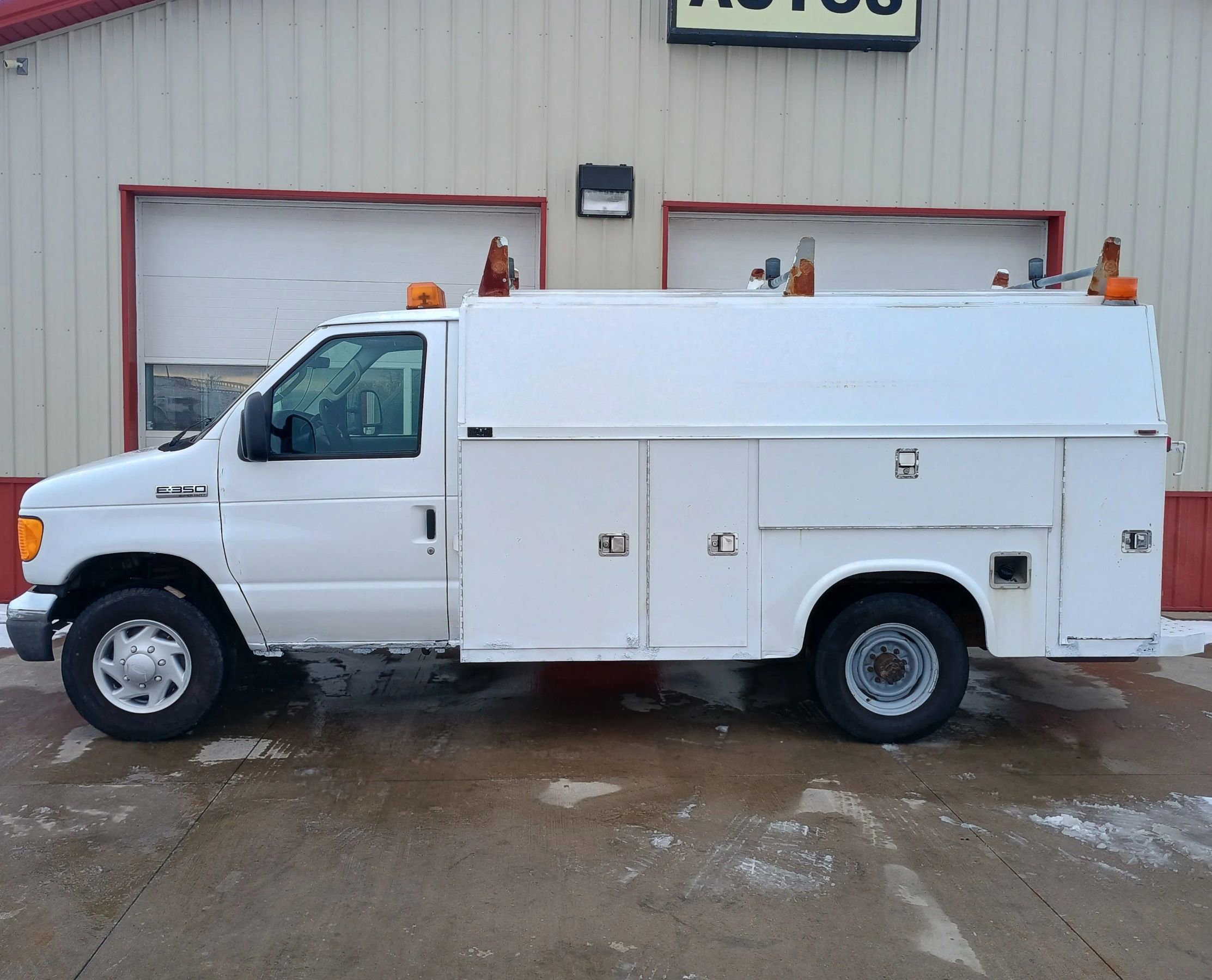 Used 2006 Ford E-350 and Econoline 350 Super Duty image 4