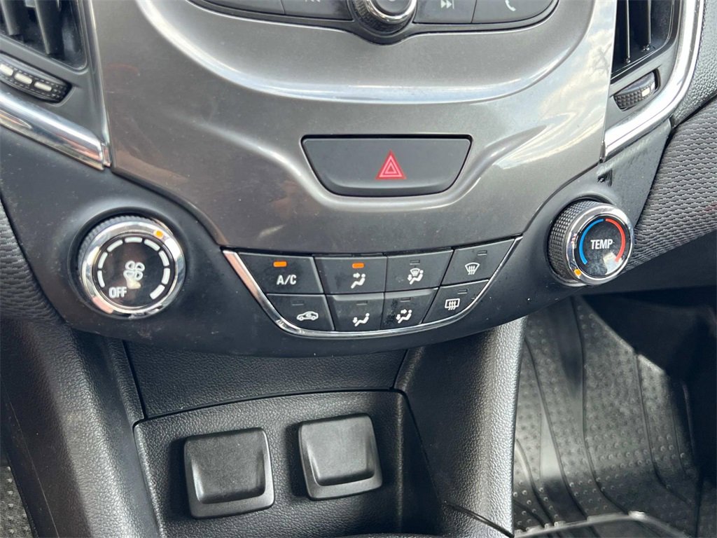 Used 2018 Chevrolet Cruze LT image 20