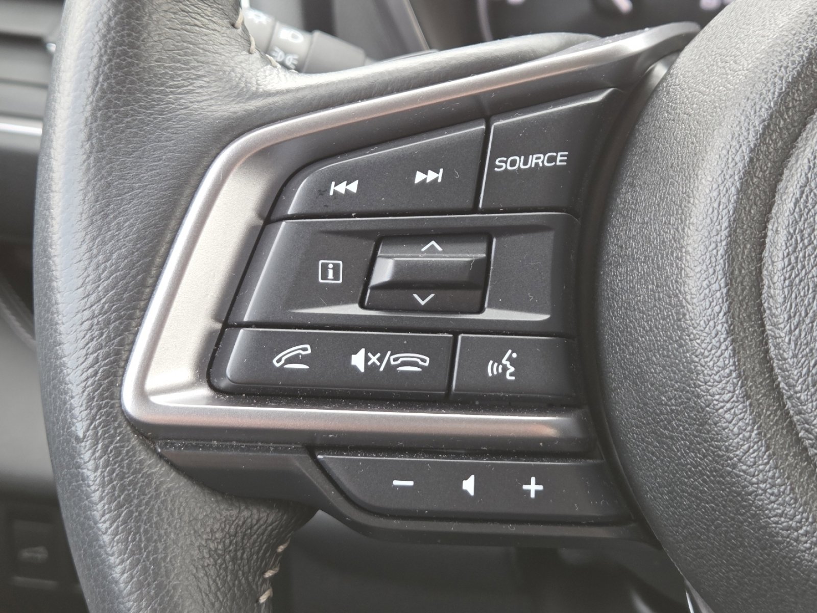 Used 2024 Subaru Ascent Limited w/ Technology Package AWD/4WD image 32