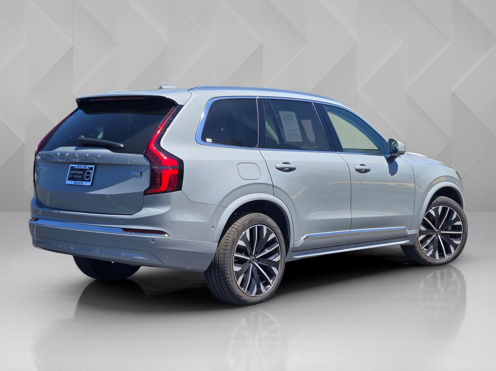 Certified 2025 Volvo XC90 B6 Plus AWD/4WD image 6