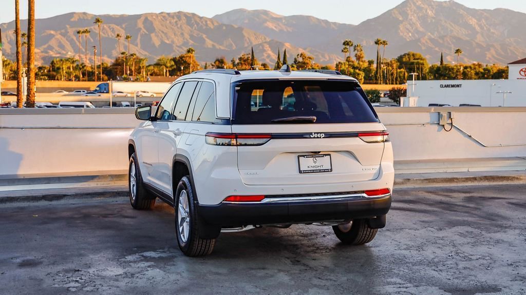 New 2025 Jeep Grand Cherokee Laredo X w/ Luxury Tech Group I image 7