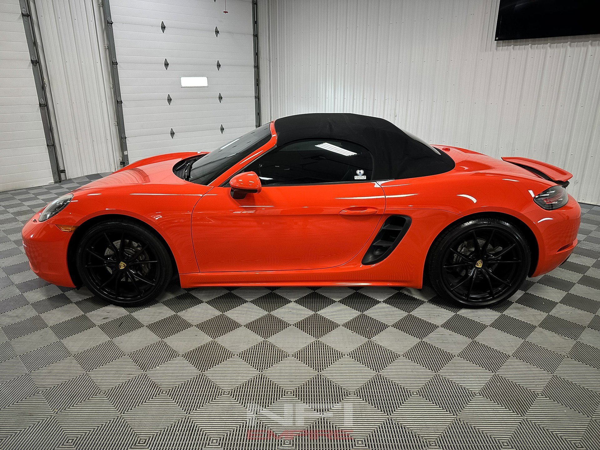 Used 2017 Porsche 718 Boxster Roadster 2D image 4