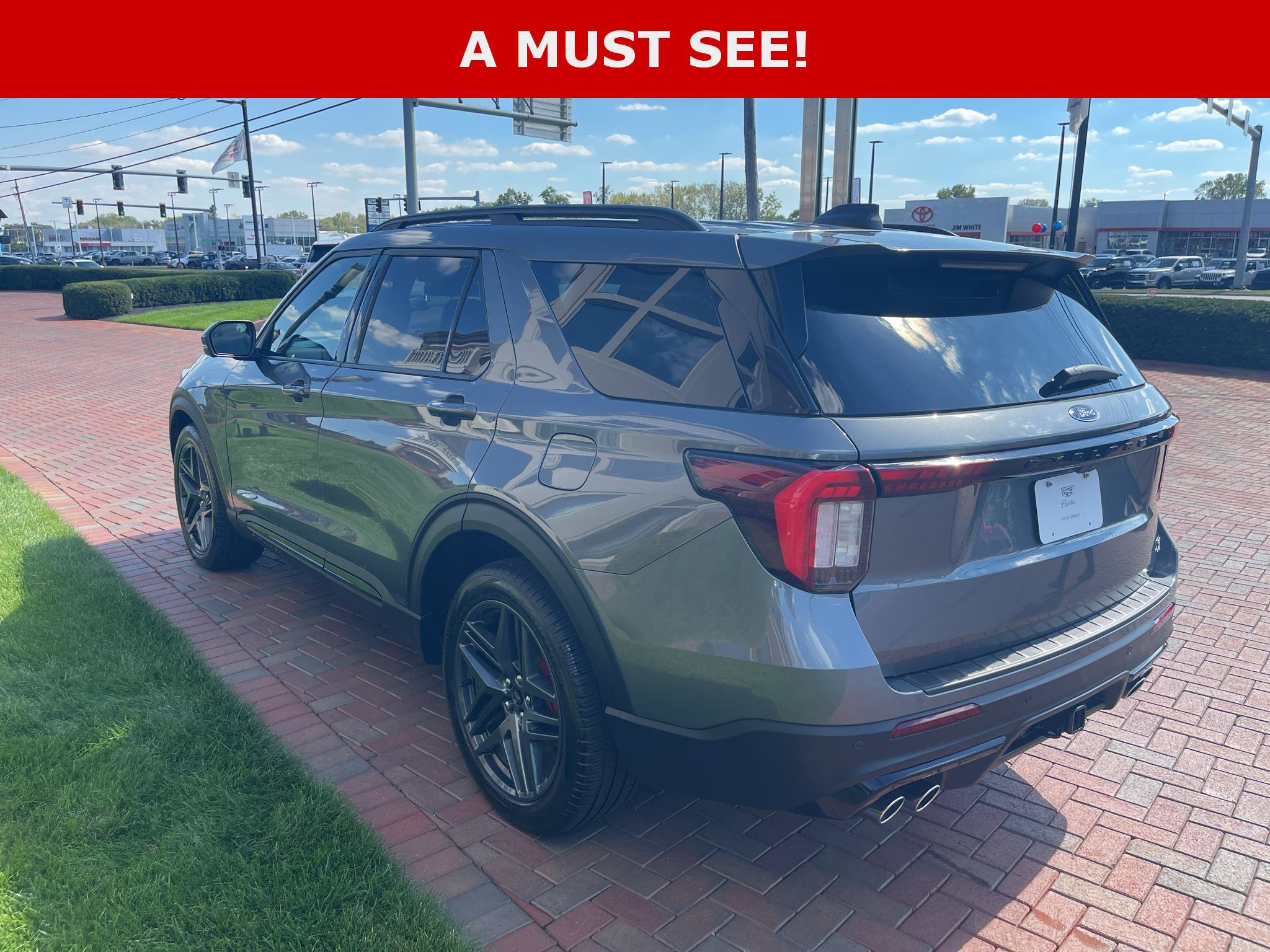Used 2025 Ford Explorer ST AWD/4WD image 10