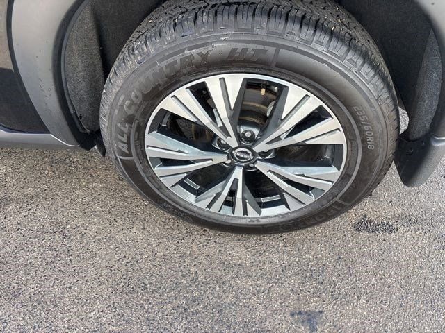 Used 2023 Nissan Rogue SV image 42