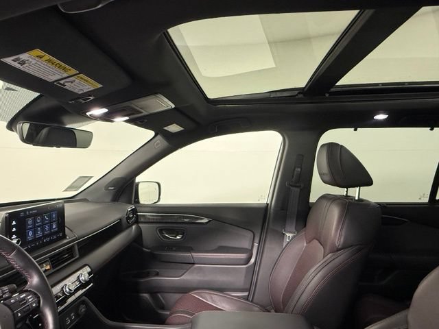 Used 2025 Honda Pilot Black Edition image 36
