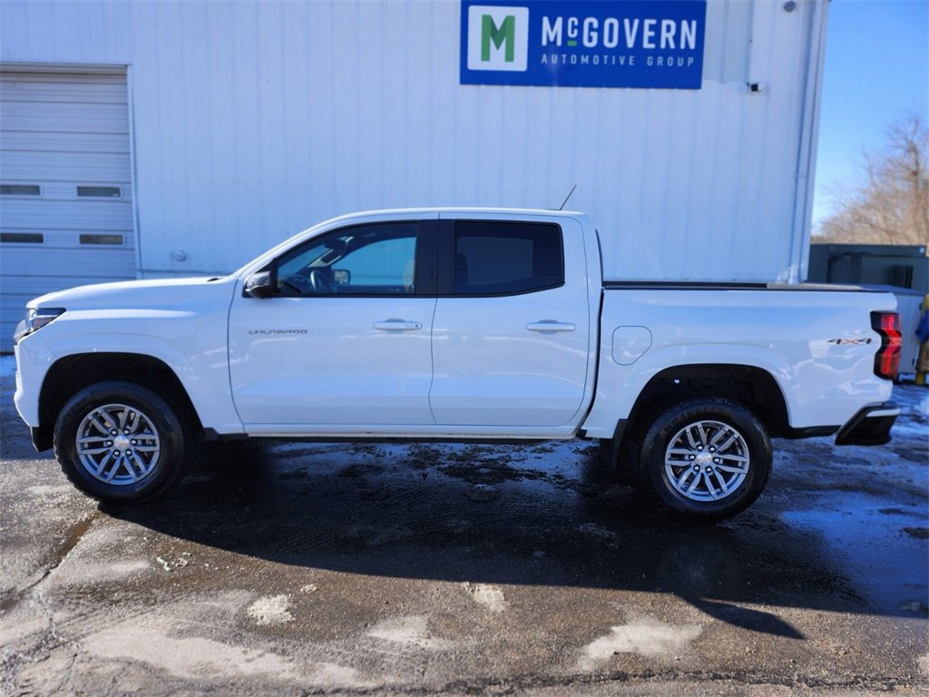 Used 2024 Chevrolet Colorado LT w/ LT Convenience Package II image 2