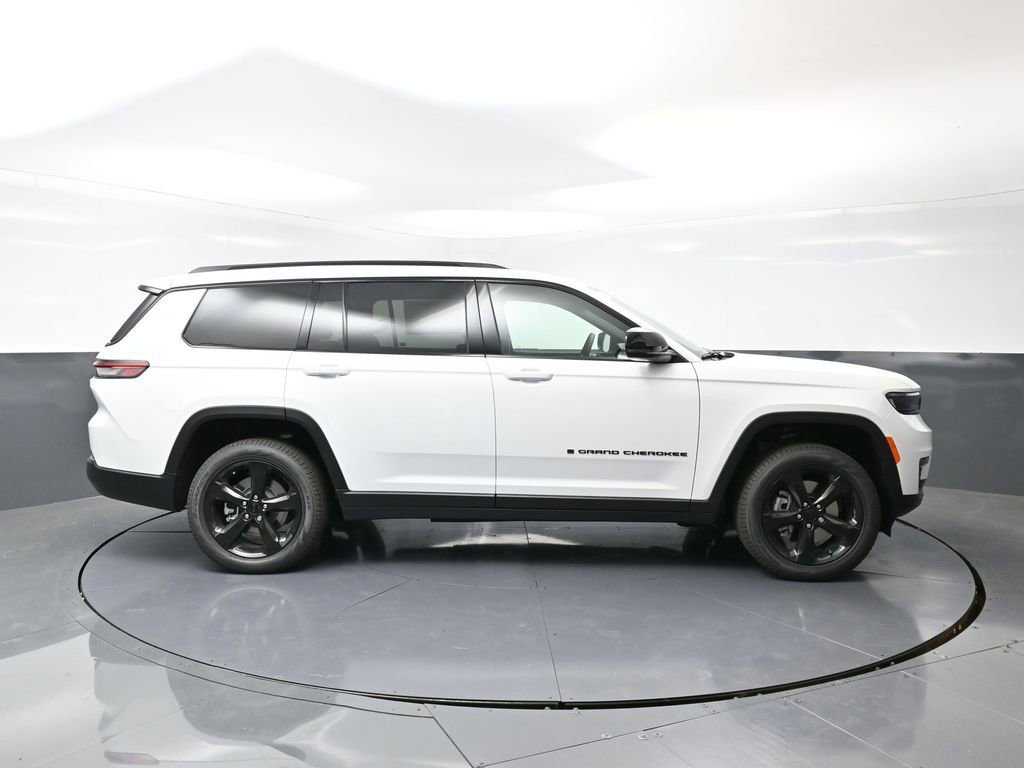 New 2025 Jeep Grand Cherokee L Limited w/ Black Appearance Package image 4