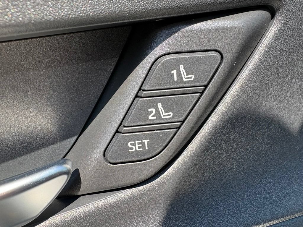 New 2026 Toyota Prius Plug-In Hybrid FWD image 25