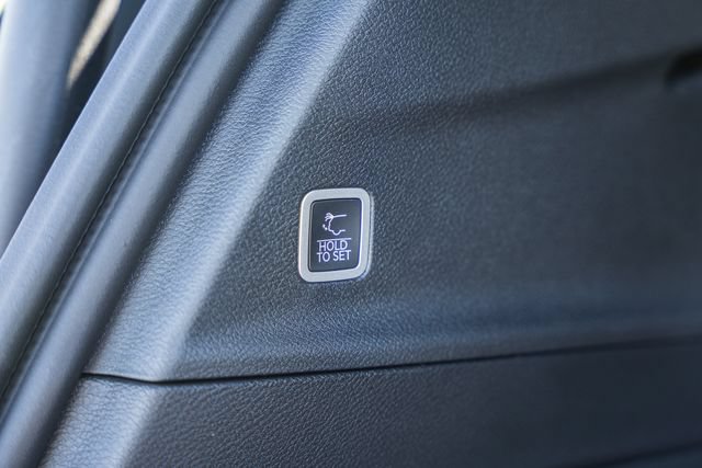 New 2027 Chrysler Pacifica Select FWD image 14
