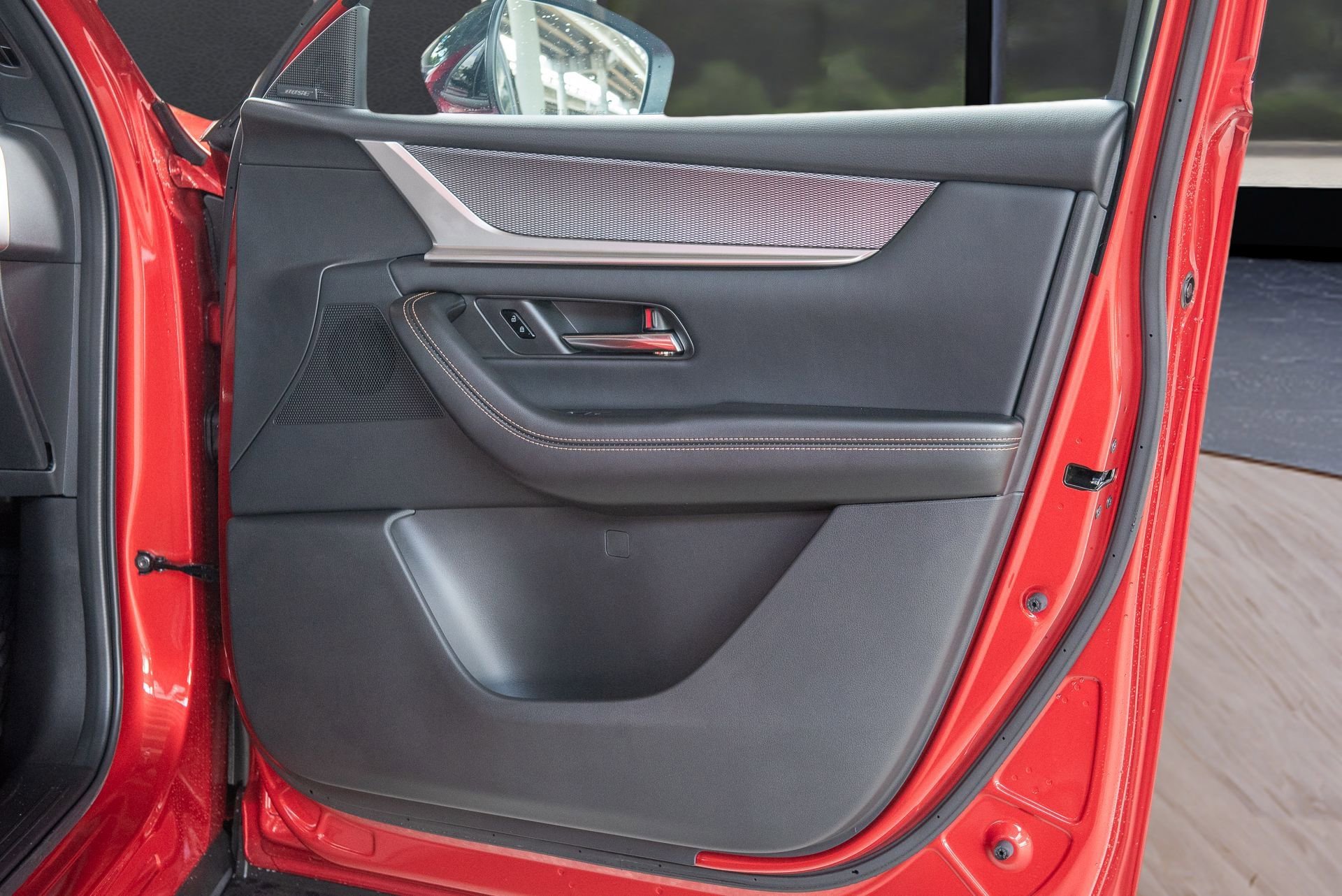 New 2025 MAZDA CX-70 Plug-In Hybrid w/ Premium Plus image 17