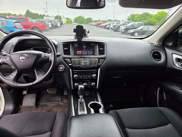 Used 2018 Nissan Pathfinder SV AWD/4WD image 5