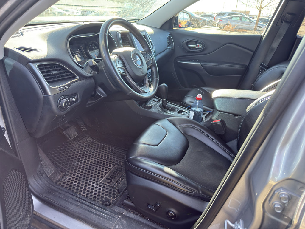 Used 2019 Jeep Cherokee Latitude Plus w/ Cold Weather Group image 9