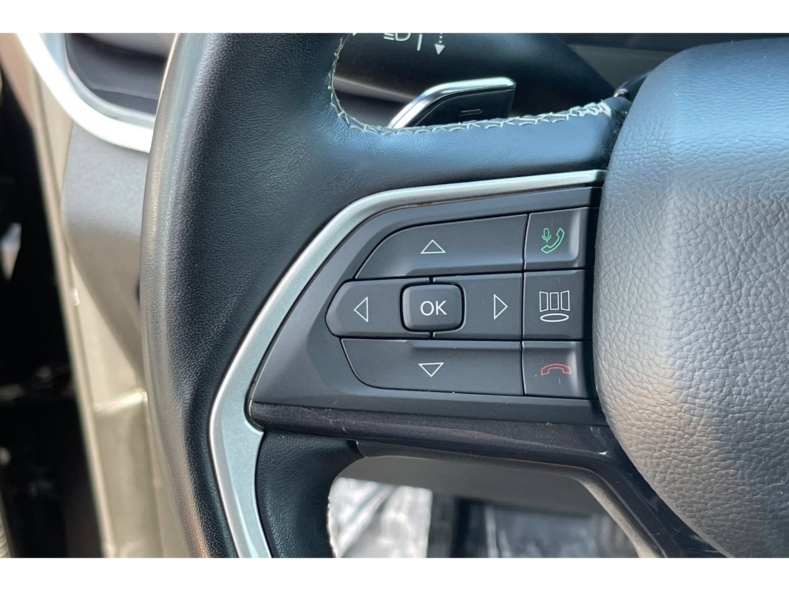Used 2022 Jeep Grand Cherokee L Laredo RWD image 35