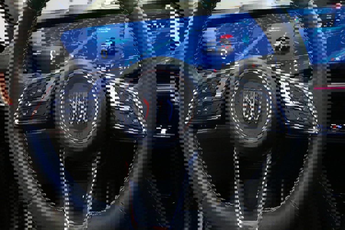 Used 2025 Buick Envision Sport Touring image 14