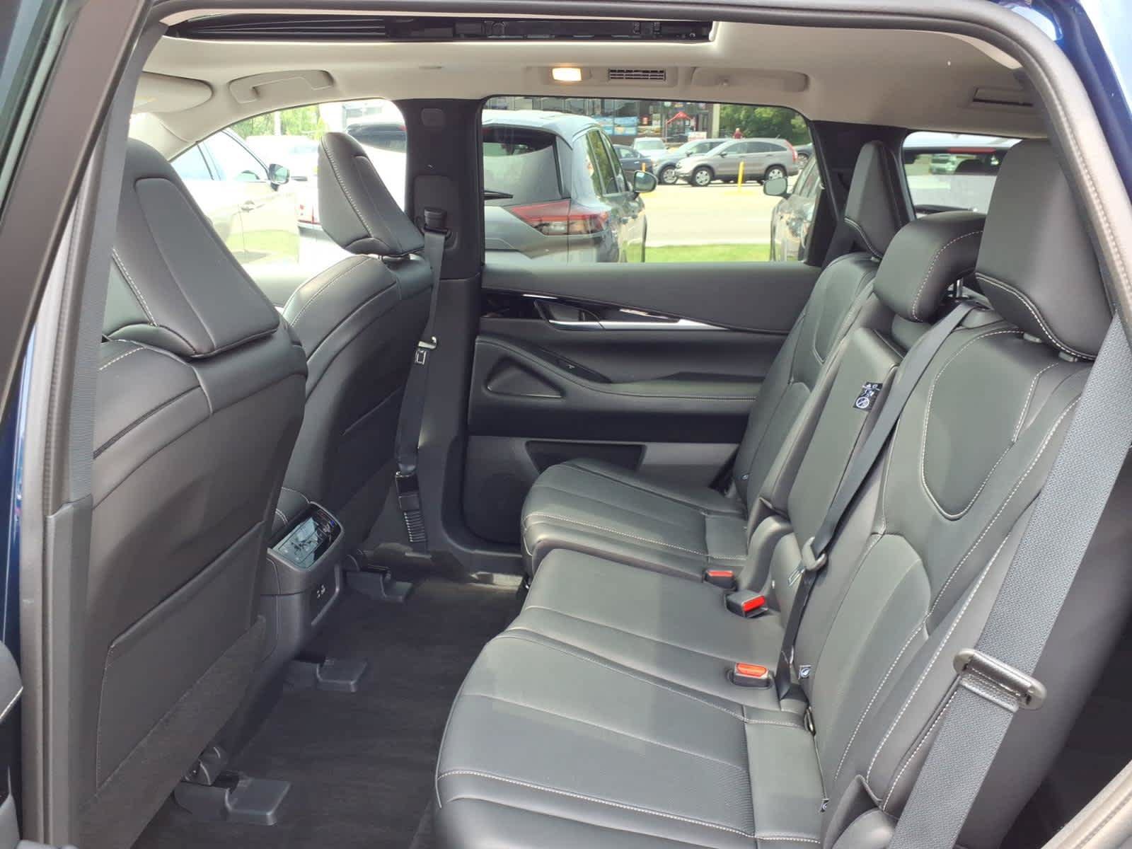 Certified 2025 INFINITI QX60 Pure w/ Cargo Package AWD/4WD image 12