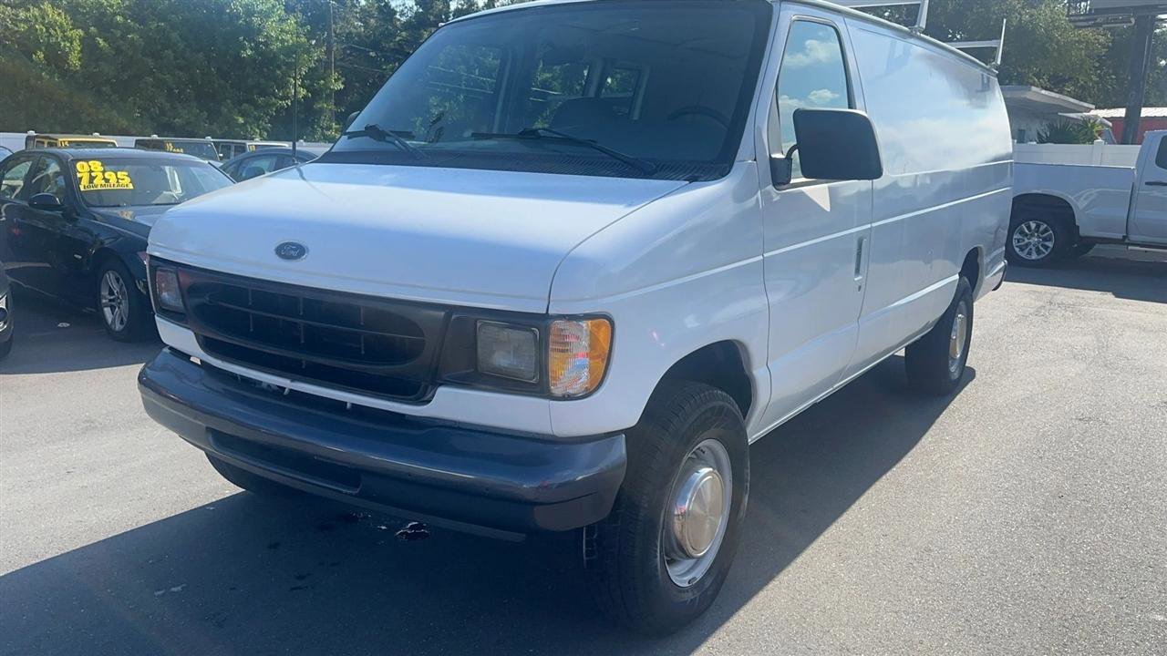 Used 2001 Ford E-250 and Econoline 250 Extended RWD image 2