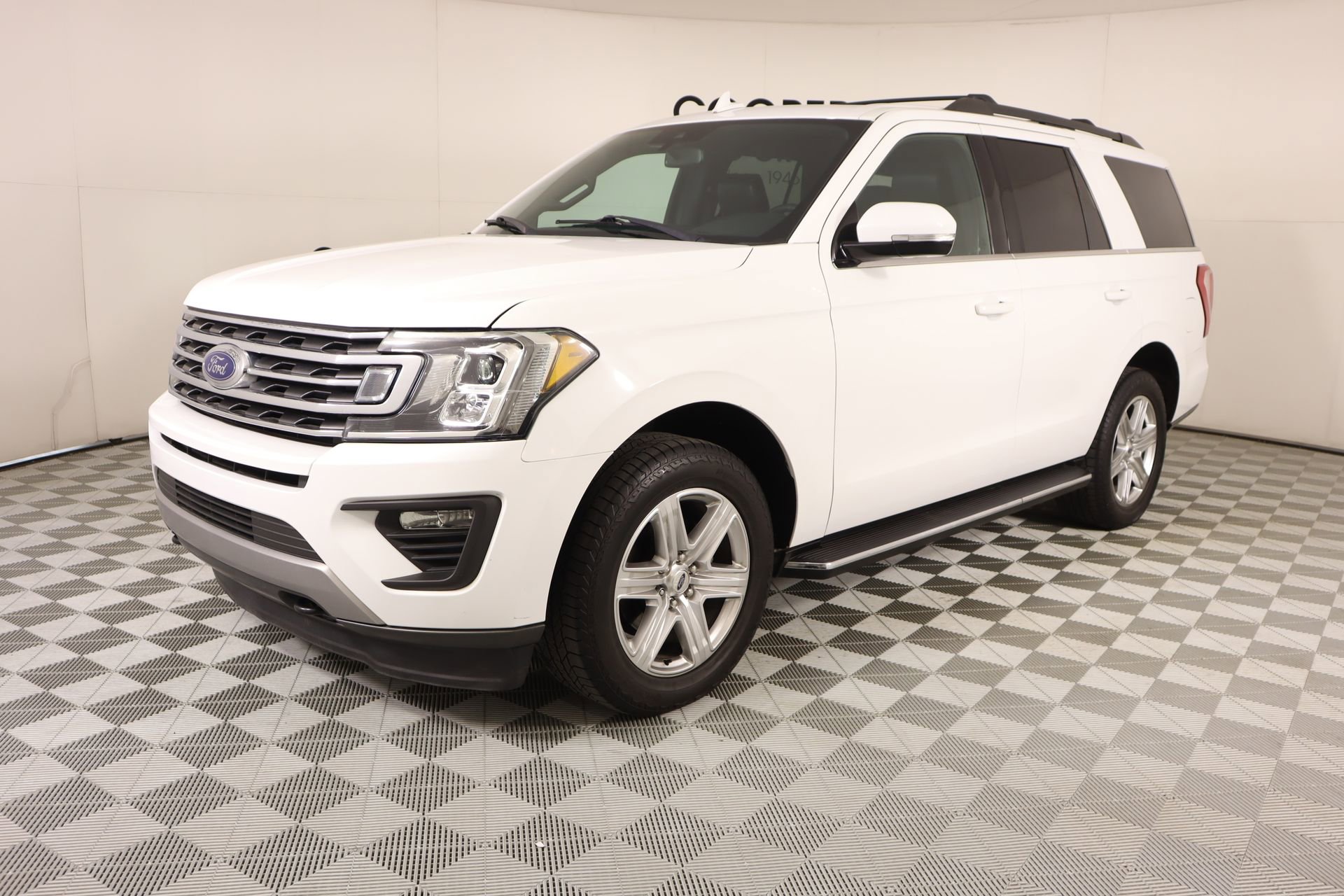 Used 2020 Ford Expedition XLT w/ Equipment Group 202A AWD/4WD image 11