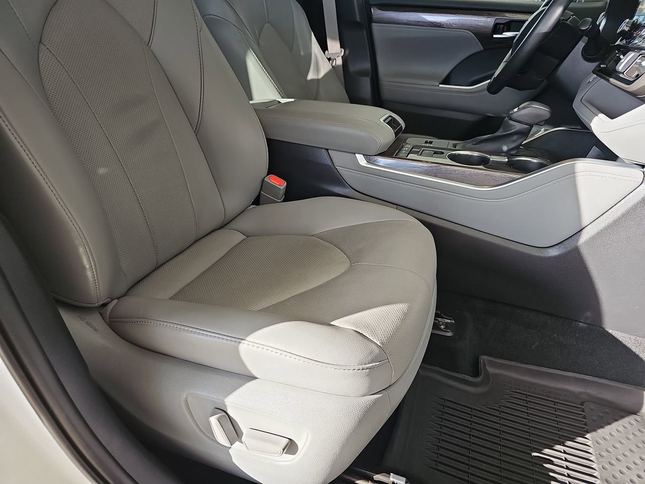 Used 2021 Toyota Highlander Limited image 13