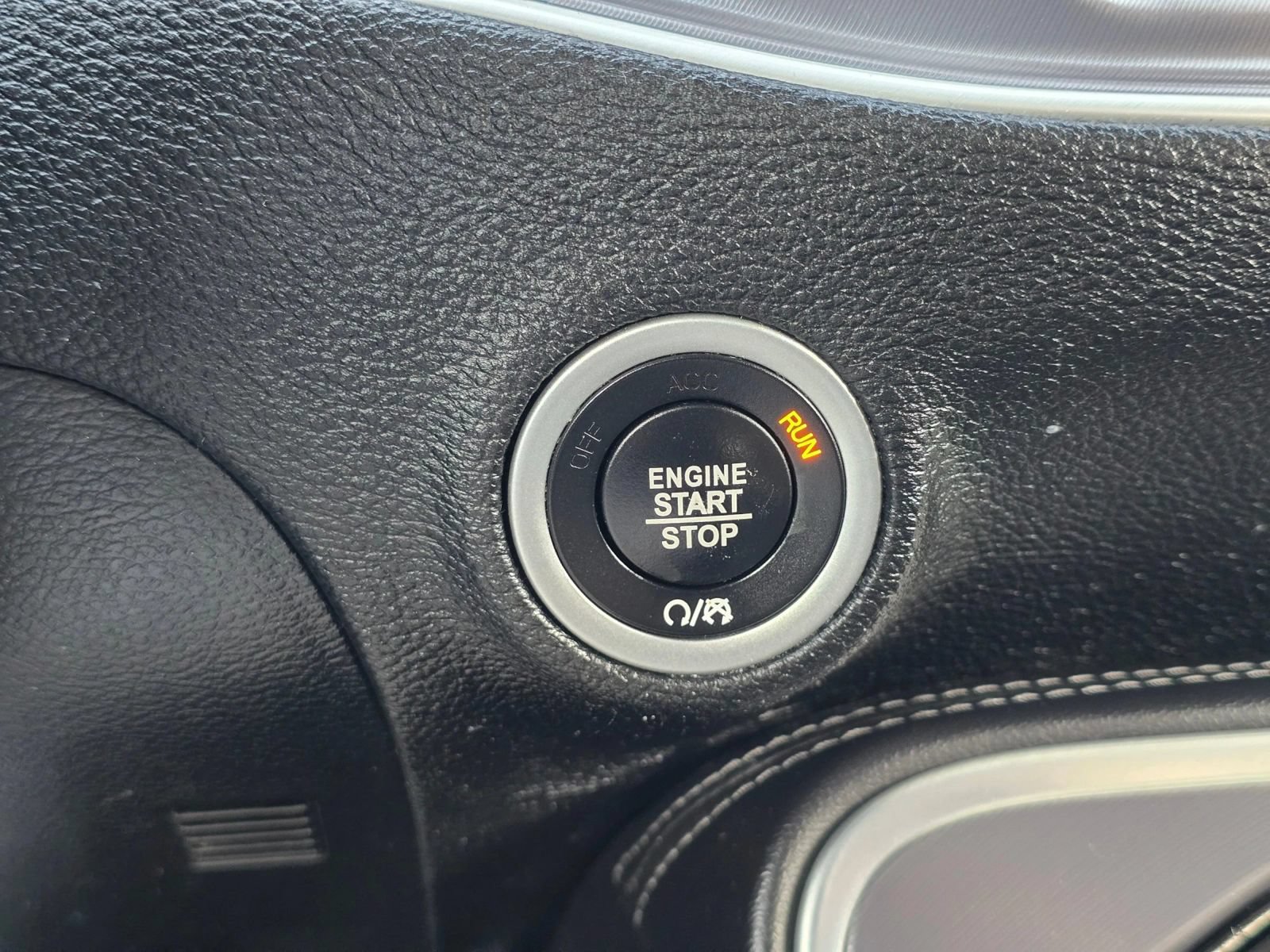 Used 2020 Dodge Challenger SXT RWD image 35