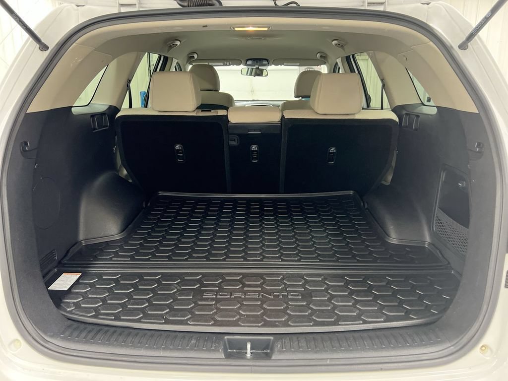 Used 2018 Kia Sorento FWD image 23