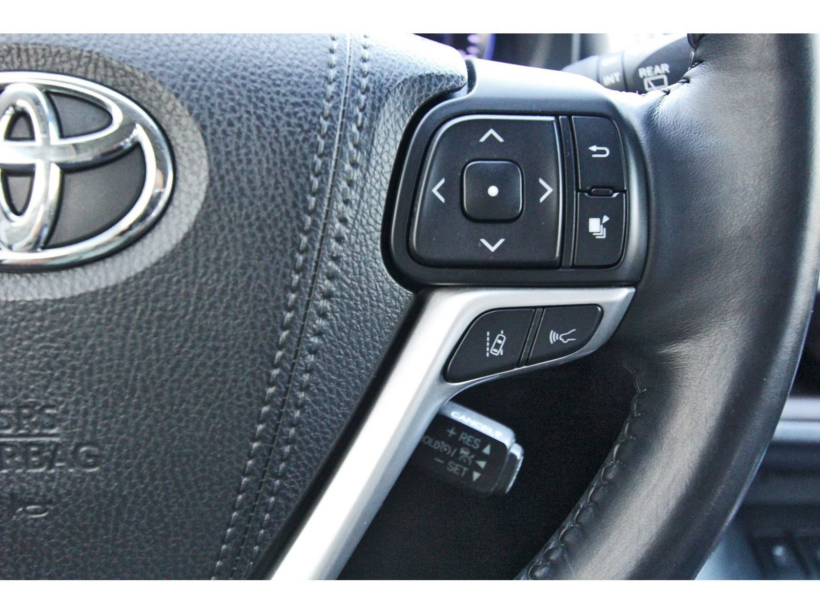 Used 2018 Toyota Highlander XLE AWD/4WD image 20