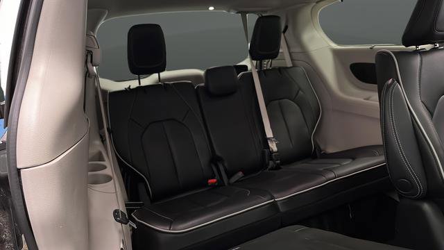 Used 2023 Chrysler Pacifica Limited w/ Uconnect Theater Family Group FWD image 27