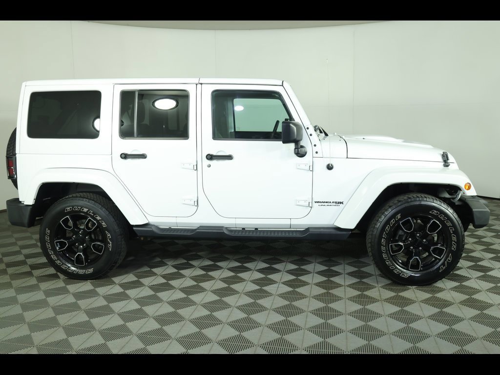 Used 2018 Jeep Wrangler Unlimited Sahara image 2