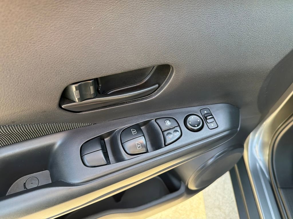 Used 2020 Nissan Kicks S image 15