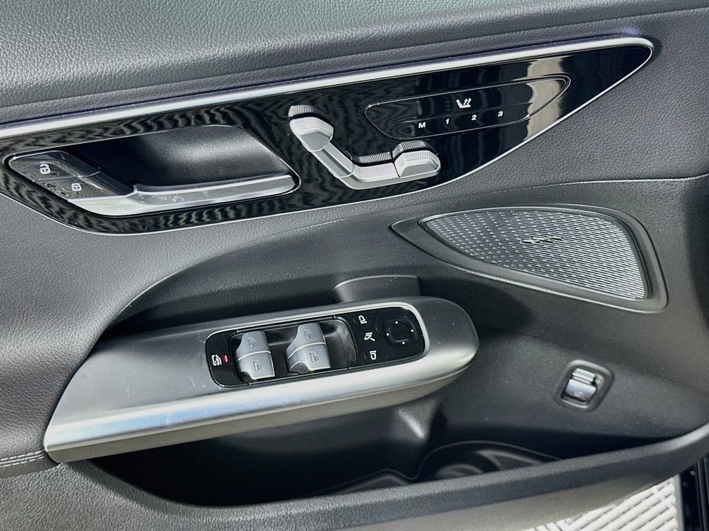 Used 2024 Mercedes-Benz C 300 4MATIC Sedan image 17