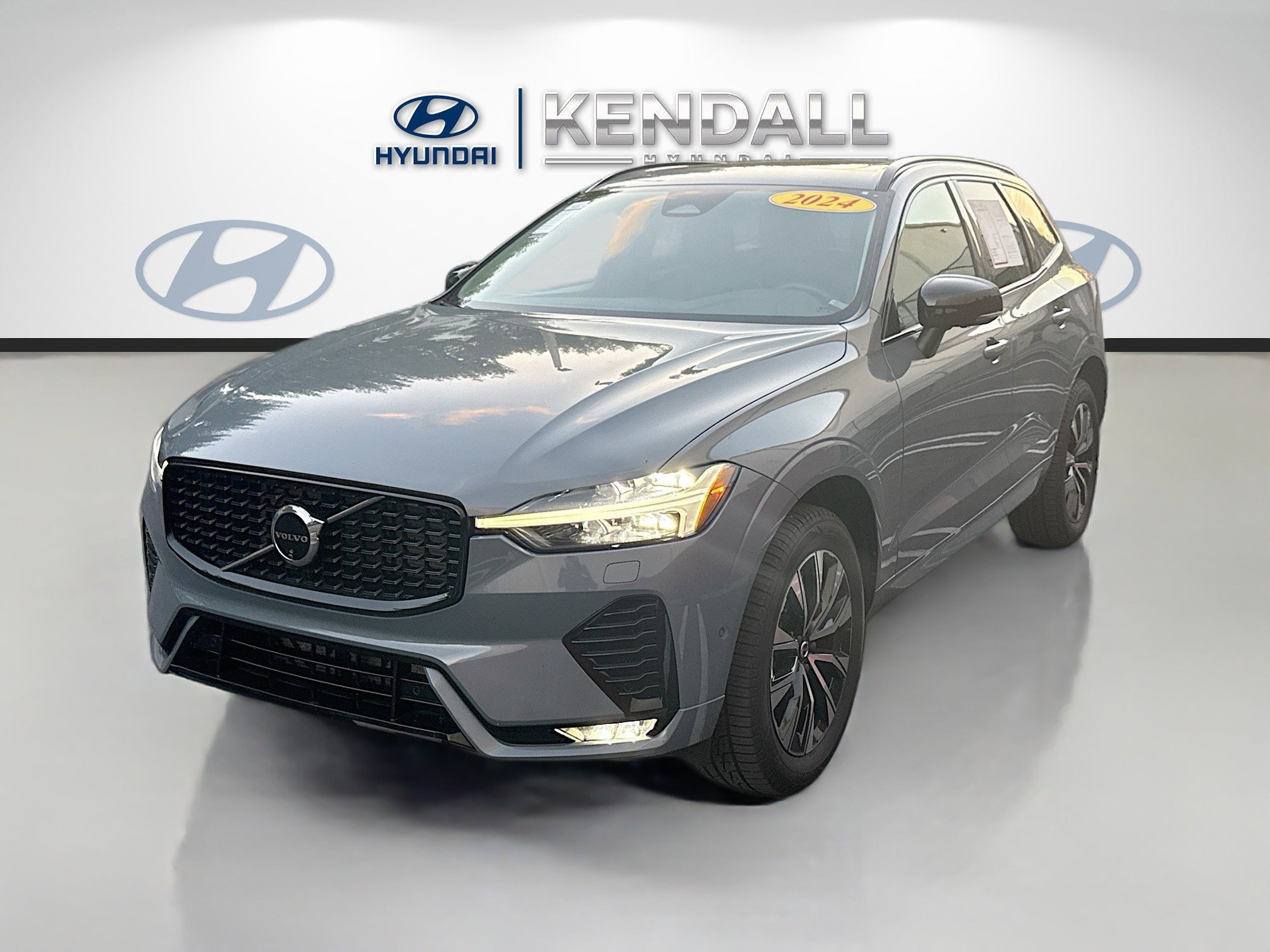 Used 2024 Volvo XC60 B5 Plus image 3