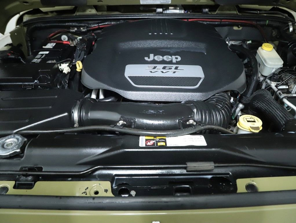 Used 2013 Jeep Wrangler Unlimited Sahara w/ Connectivity Group image 33