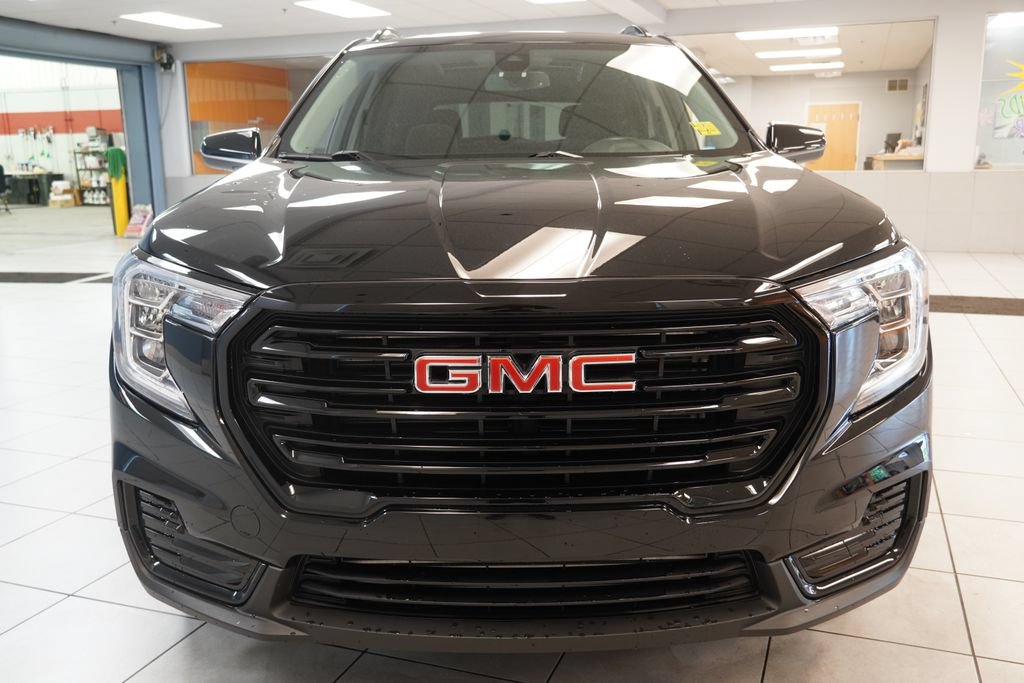 Used 2023 GMC Terrain SLE w/ Driver Convenience Package AWD/4WD image 16