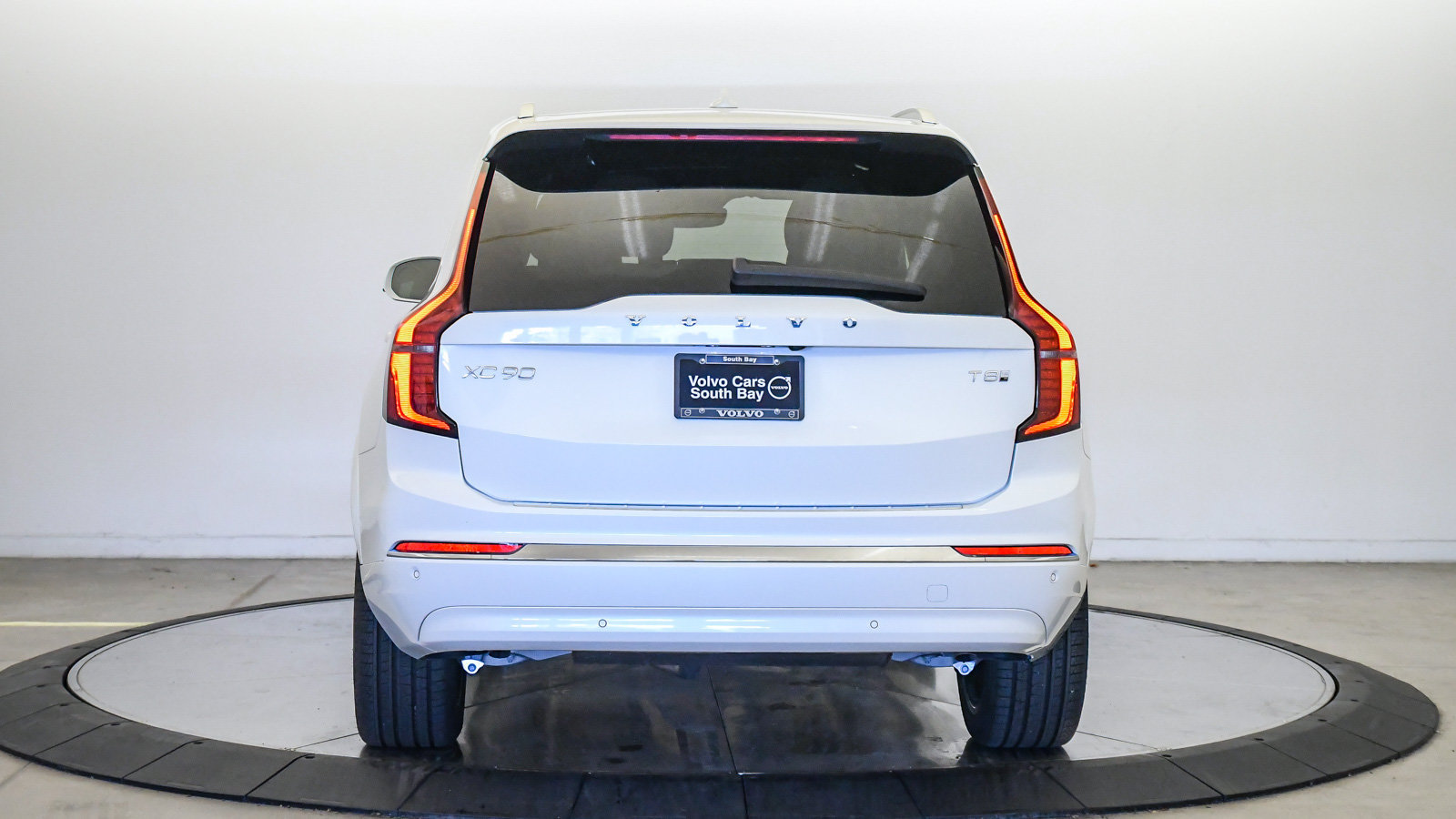 New 2026 Volvo XC90 T8 Plus w/ Protection Package AWD/4WD image 3