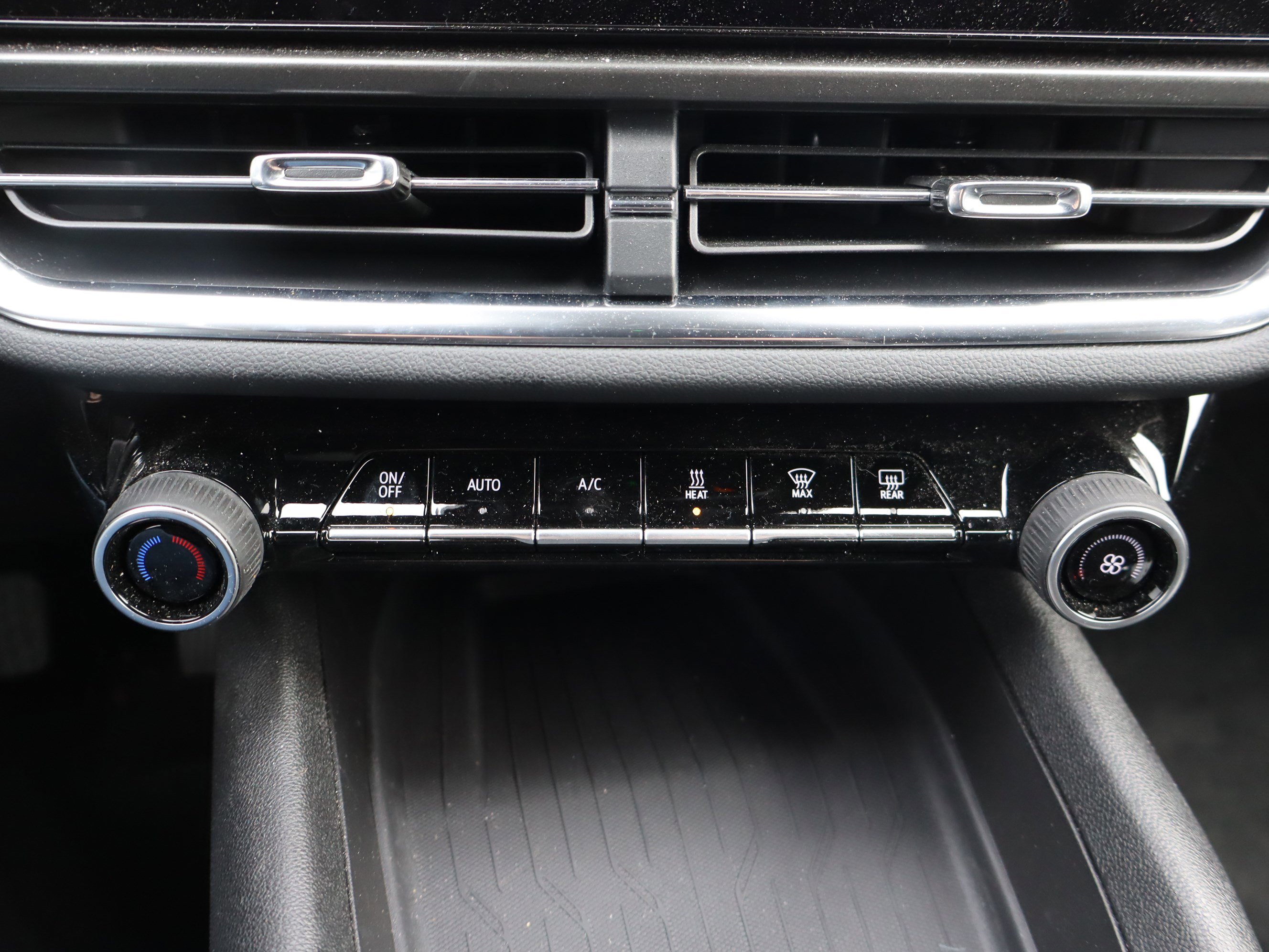 Used 2025 Chevrolet Equinox EV LT image 27