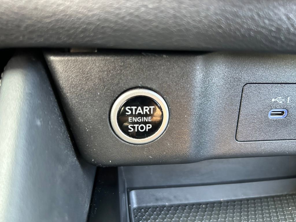 Used 2021 Nissan Rogue SL image 16