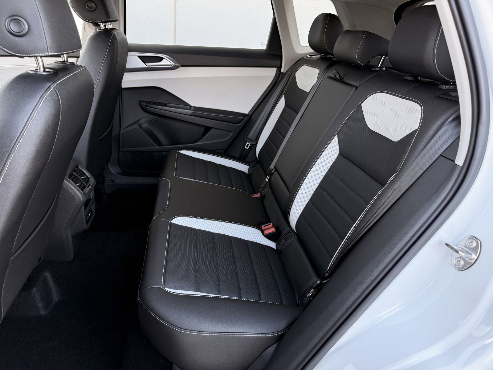 New 2026 Volkswagen Taos SEL image 25