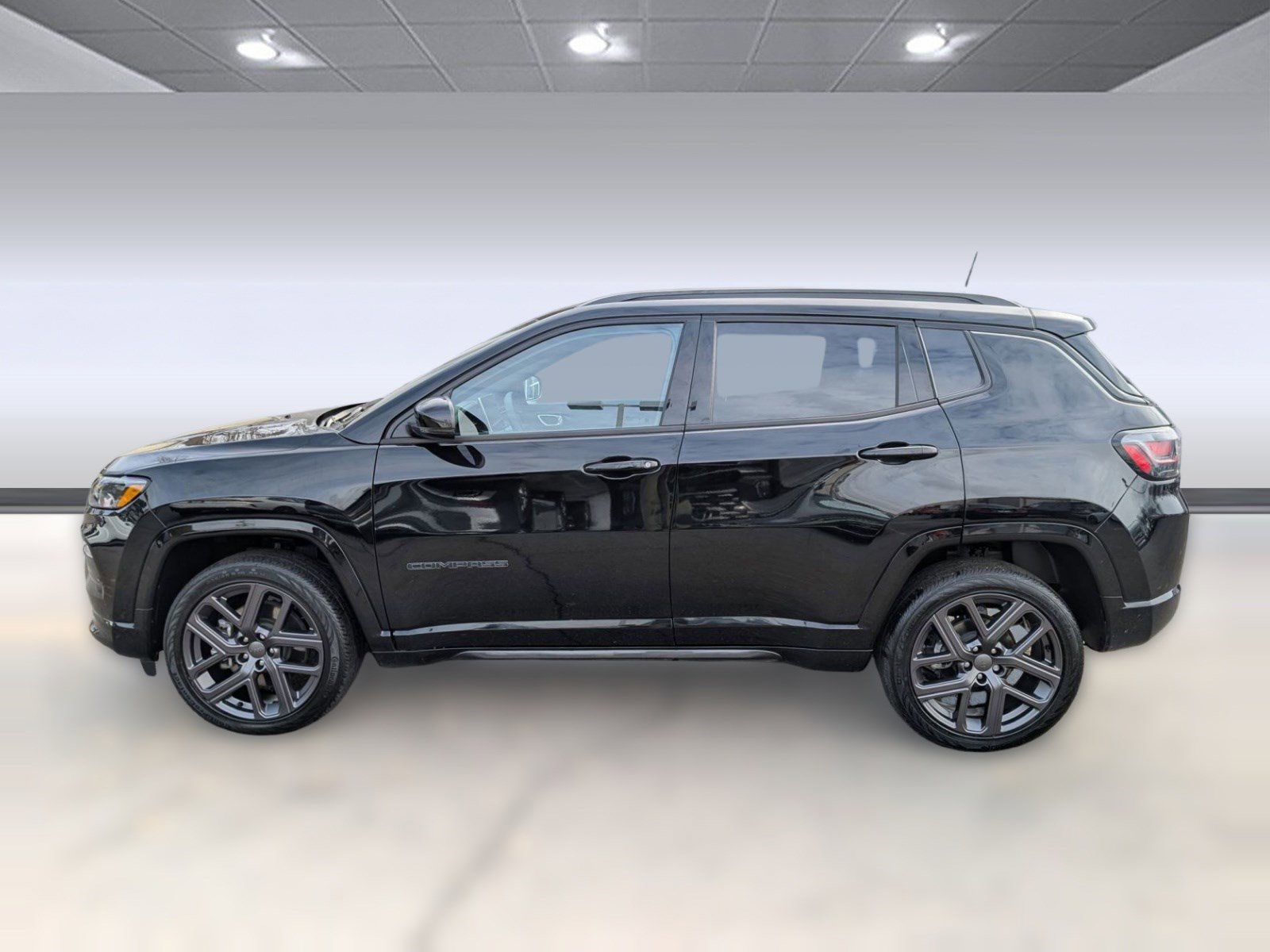 Used 2024 Jeep Compass Limited w/ High Altitude Package image 2